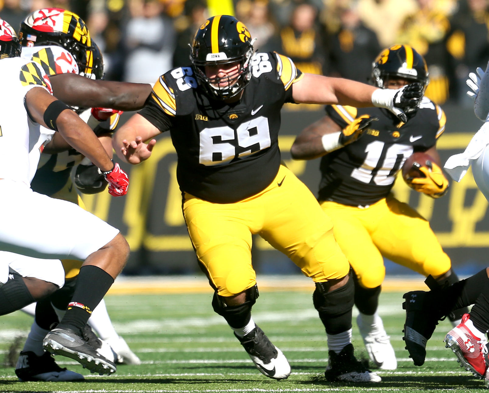 102018-Iowa-football-players-002